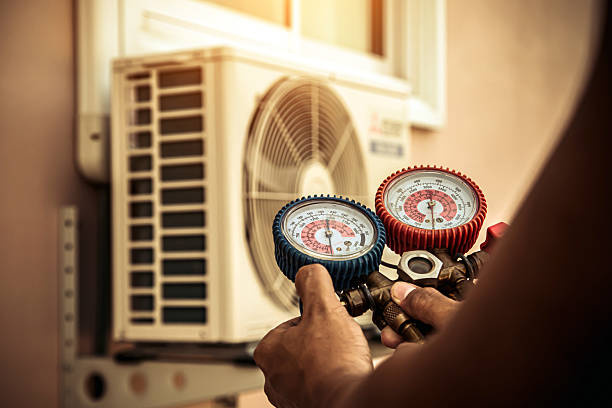 Professional Hvac technician working in Hampton, GA
